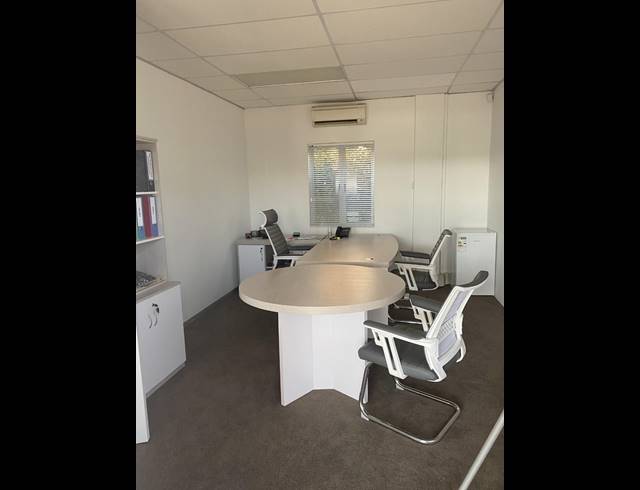 177M² OFFICE TO LET IN FOURWAYS